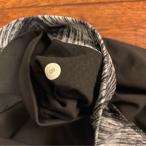 Lululemon Hot To Street Crop - Picture 4 of 9